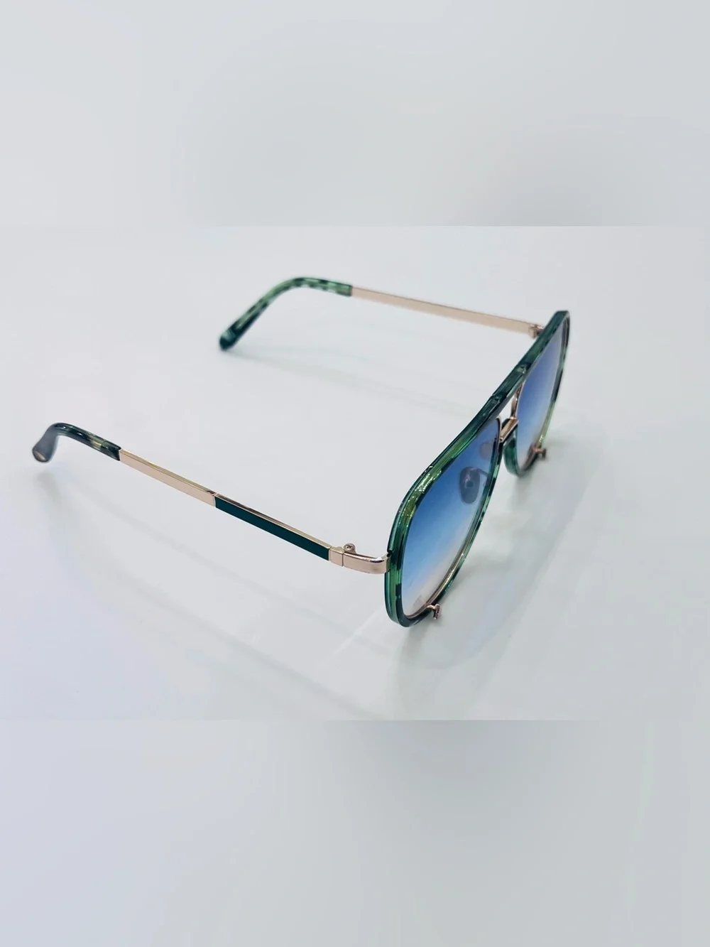 Coastal Cowgirl Gradient Aviator Sunglasses with Green Tortoiseshell Frame NWOT